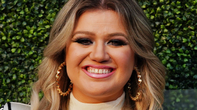 Singer Kelly Clarkson at an event