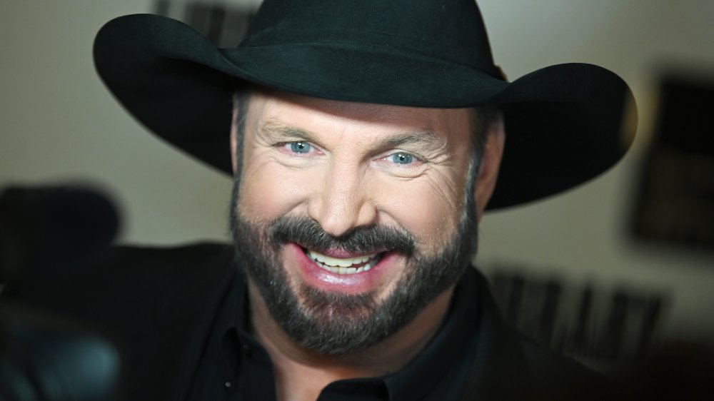 Garth Brooks with a cowboy hat, smiling