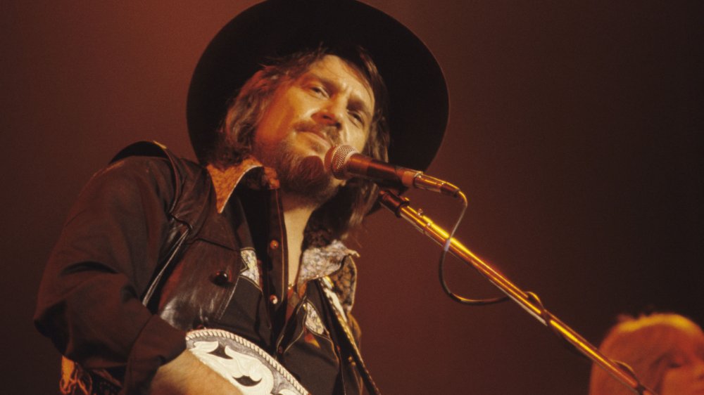 Waylon Jennings with cowboy hat on stage