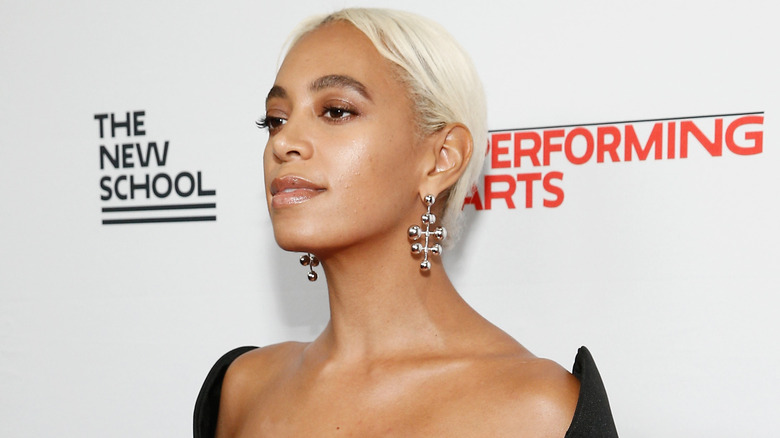 Solange Knowles posing