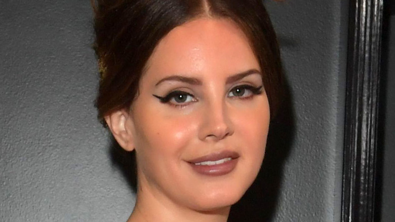 Lana Del Rey with beehive hairdo 