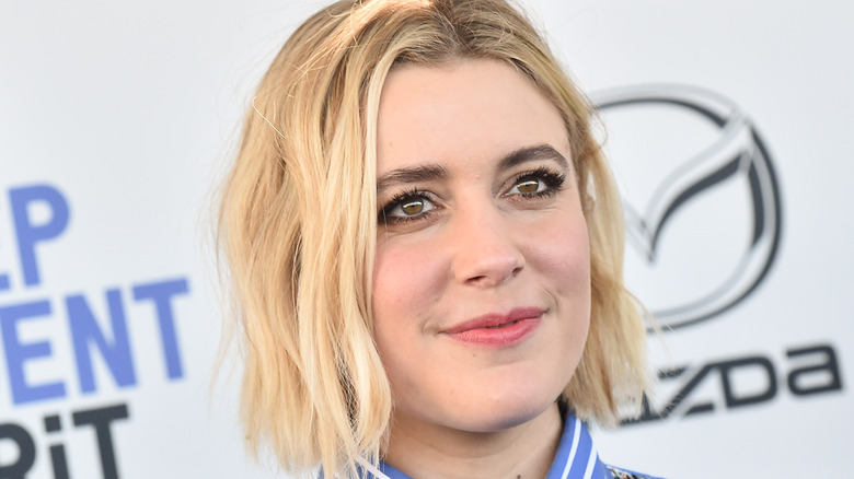 Greta Gerwig smling