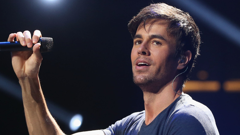 Enrique Iglesias on stage