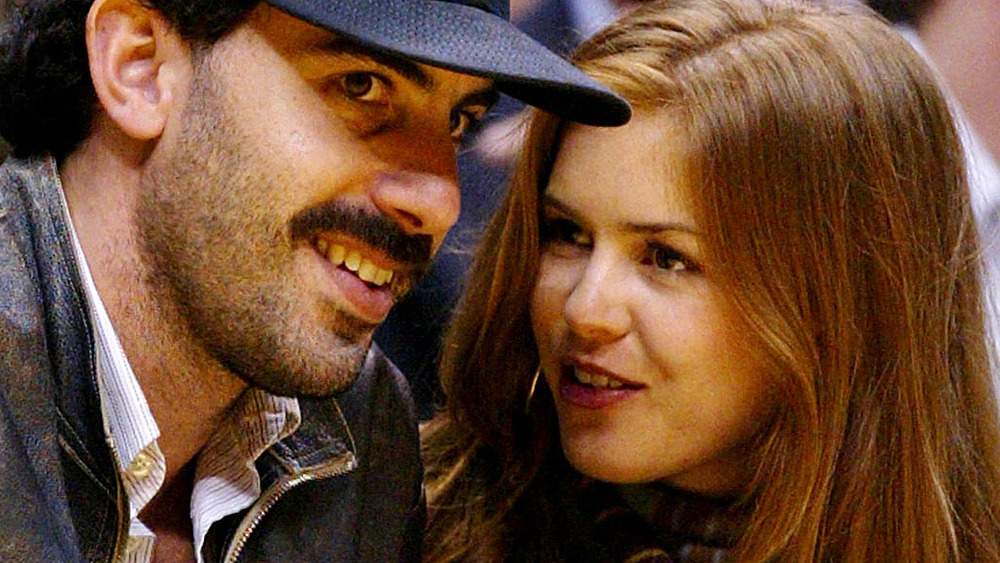 Sacha Baron Cohen and Isla Fisher chatting at a basketball game 