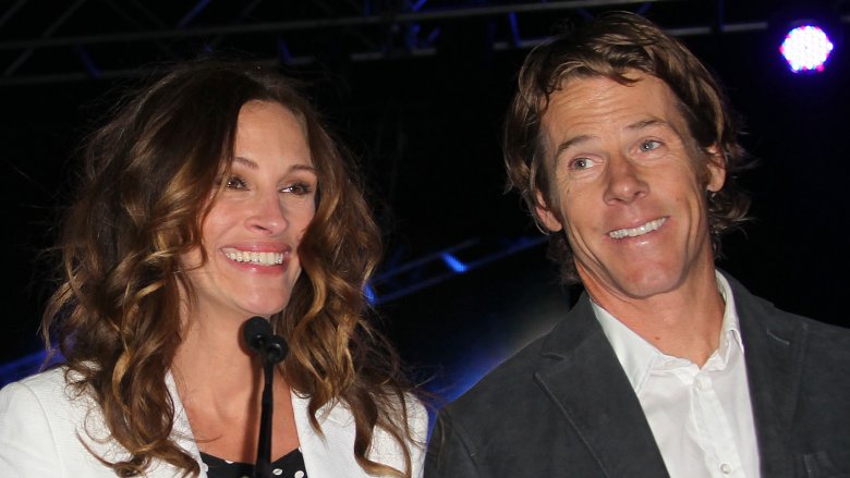 Julia Roberts and Danny Moder smiling
