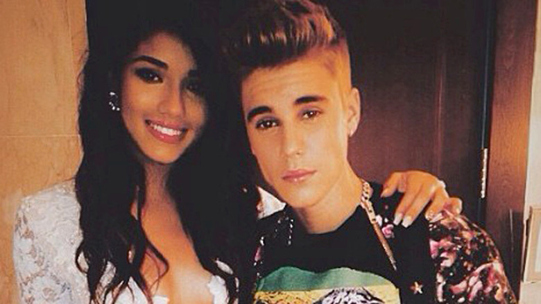 Yovanna Ventura and Justin Bieber posing