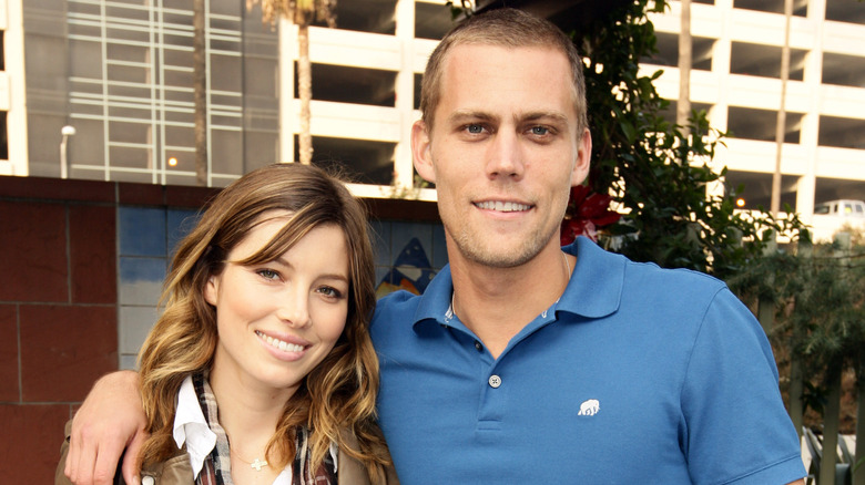 Justin Biel with arm around Jessica Biel