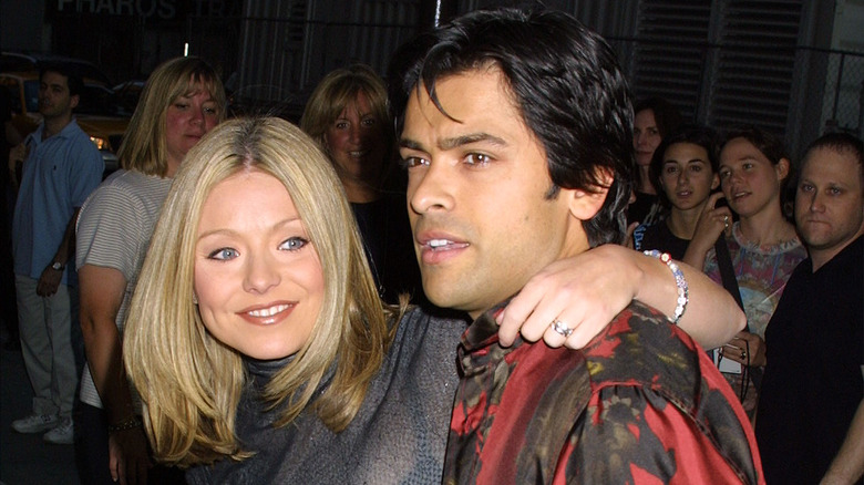 Kelly Ripa and Mark Consuelos posing together