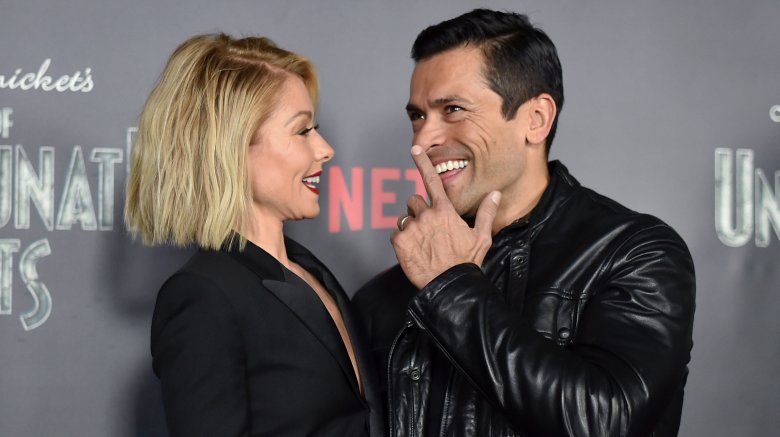Kelly Ripa and Mark Consuelos talking and smiling