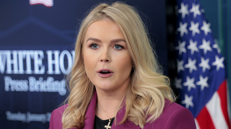 Karoline Leavitt giving a press briefing