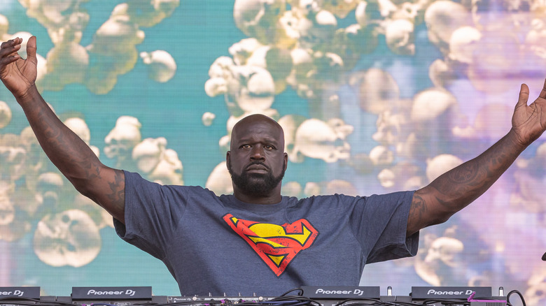 Shaquille O'Neal raises his hands in the air