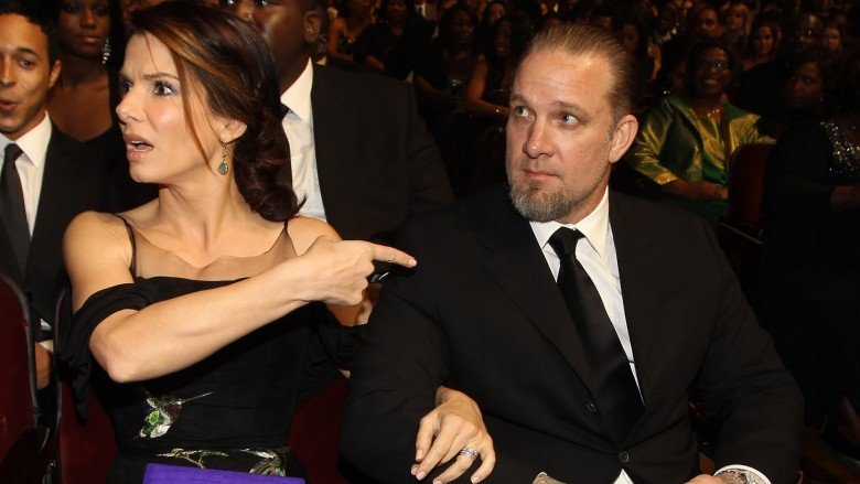 Sandra Bullock pointing at Jesse James