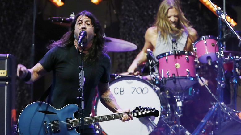 Dave Grohl and Taylor Hawkins performing together