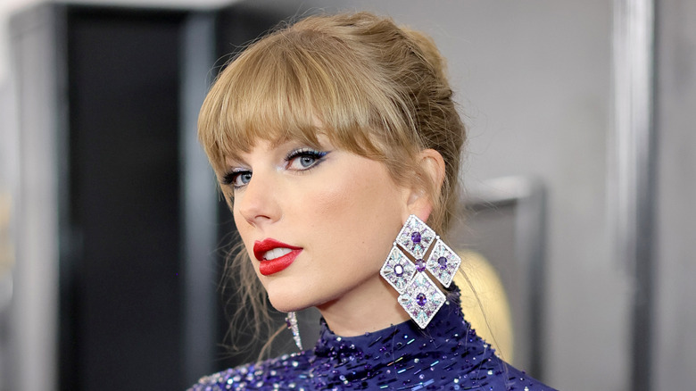 Taylor Swift bangs