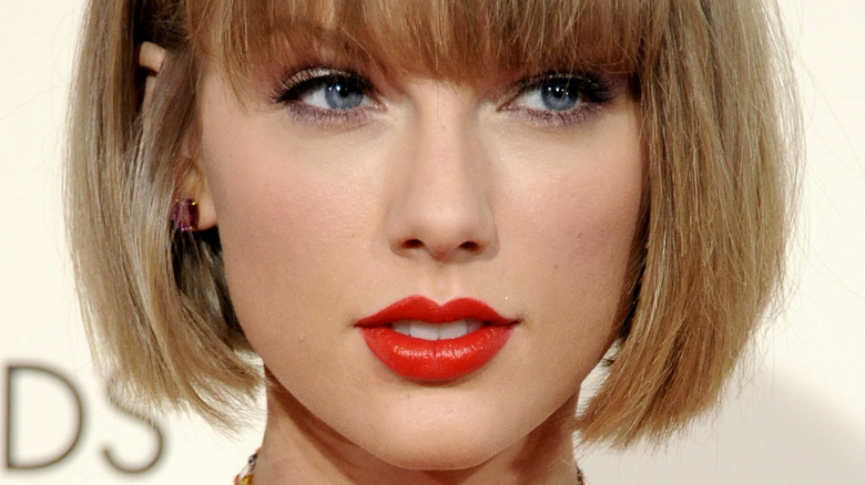Taylor Swift red lipstick short hair