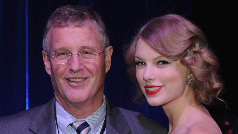 Scott Swift and his daughter, Taylor Swift, posing