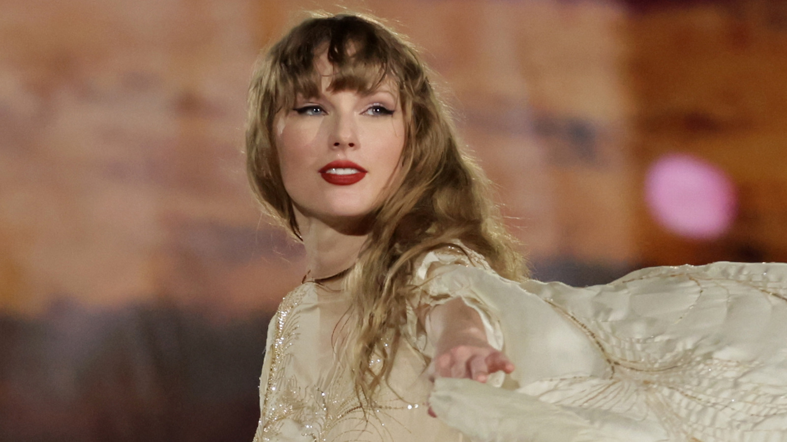 Taylor Swift Ends Kim Kardashian With thanK You aIMee & Uses North West As The Knife