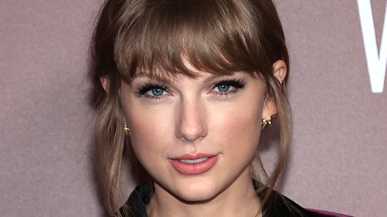 Taylor Swift red carpet 