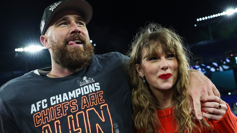 Travis Kelce and Taylor Swift embracing