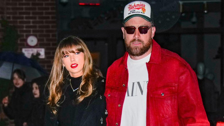 Taylor Swift and Travis Kelce walking