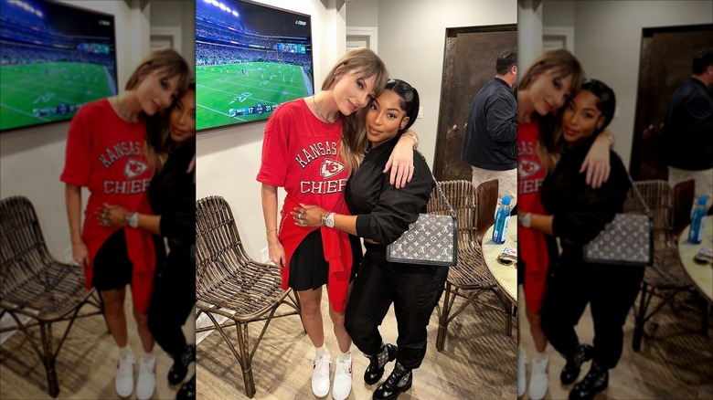 Taylor Swift posing with Chariah Gordon