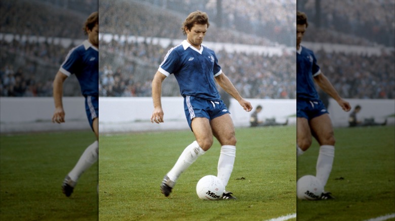 Ray Wilkins playing for Chelsea in 1978