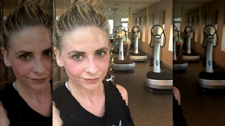 Sarah Michelle Gellar gym selfie