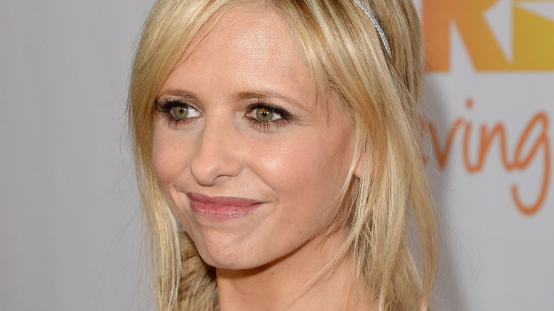 Sarah Michelle Gellar posing