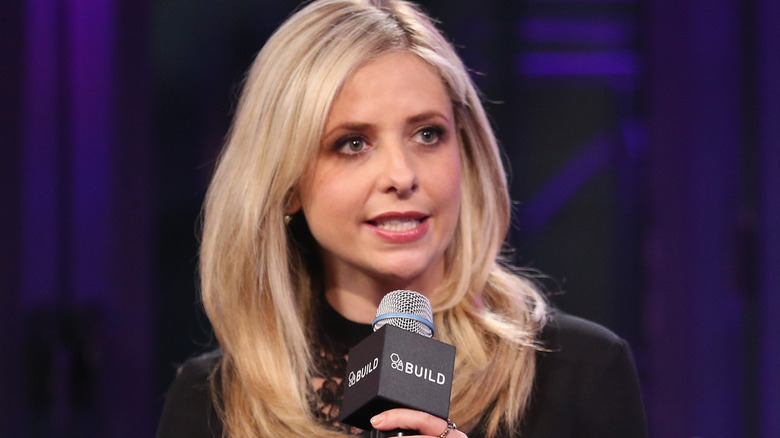 Sarah Michelle Gellar with microphone