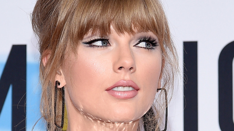 Taylor Swift on the 2018 American Music Awards red carpet