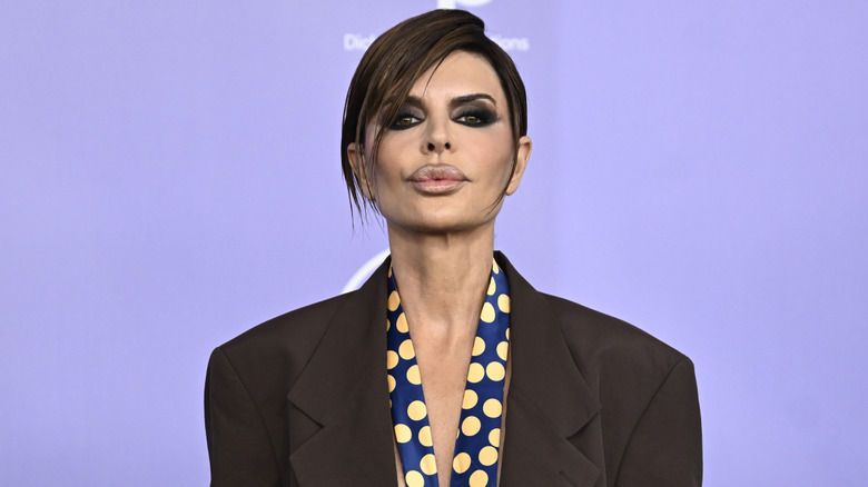 Lisa Rinna with sideswept bangs, dark lip liner, and a smokey eye at the 2026 American Music Awards.