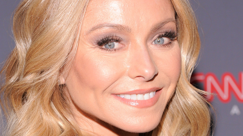 Kelly Ripa smiling