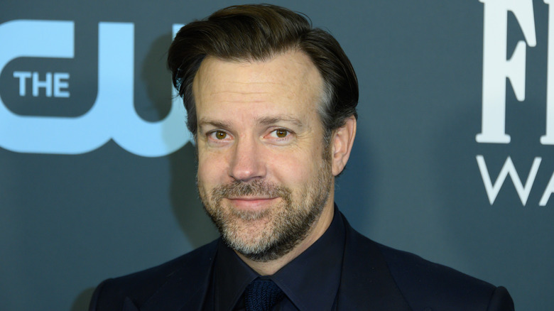Jason Sudeikis posing 