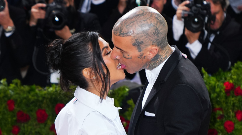 Travis Barker and Kourtney Kardashian kiss 