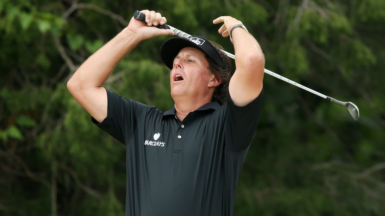 Phil Mickelson throws up hands