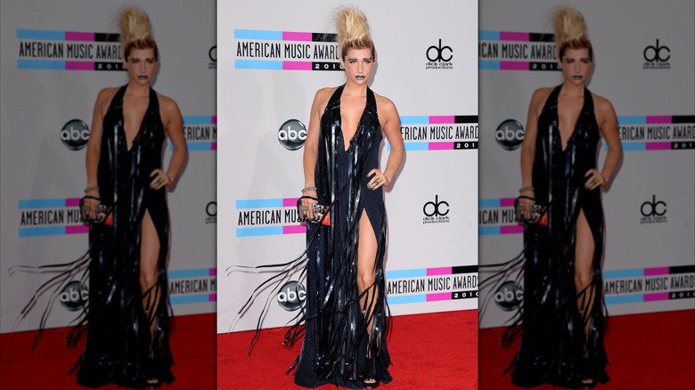 Kesha arrives at the 2010 American Music Awards.
