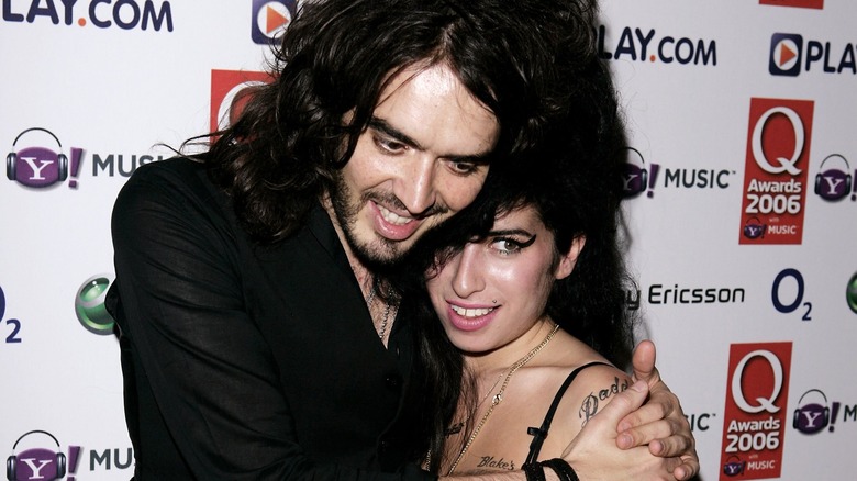 Russell Brand and Amy Winehouse smiling 