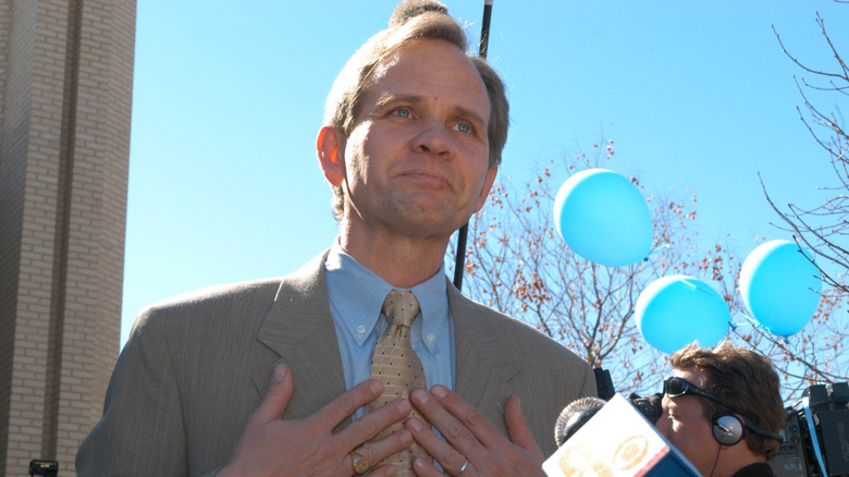 Ed Smart at 2002 news conference about his daughter's disappearance