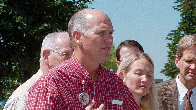 Tom Smart at 2002 news conference about Elizabeth Smart's disappearance