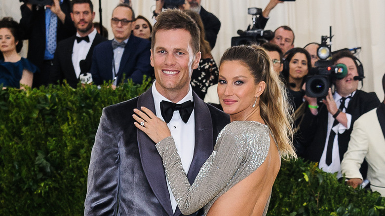 Tom Brady and Gisele Bündchen posing together on red carpet