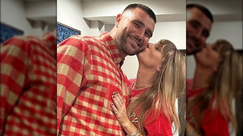 Taylor Swift kissing Travis Kelce