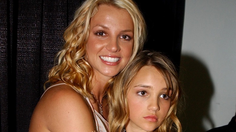 Britney Spears hugging Jamie Lynn Spears