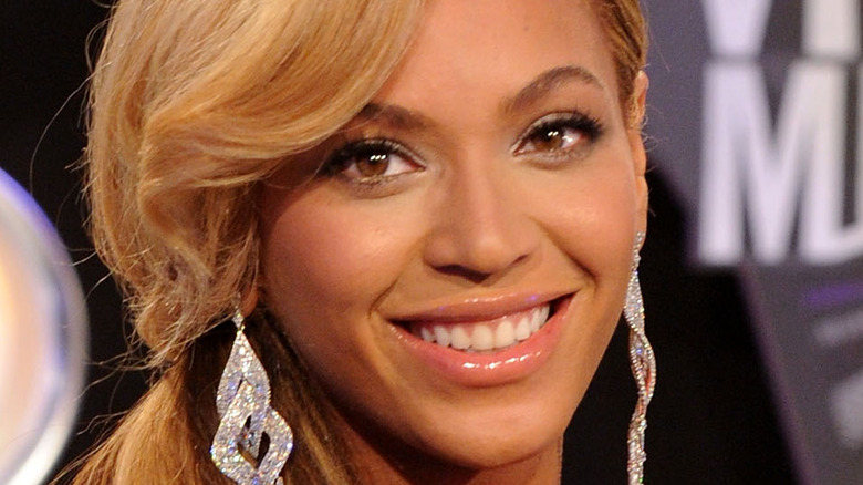 Beyonce smiling over the shoulder