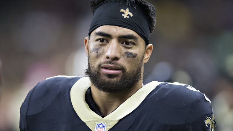 Manti Te'o playing football