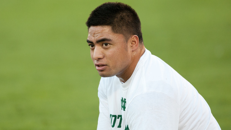 Manti Te'o sitting