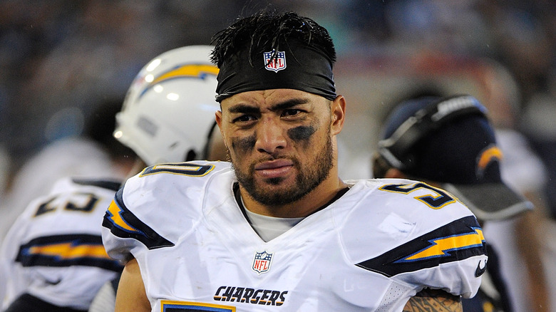Manti Te'o playing football