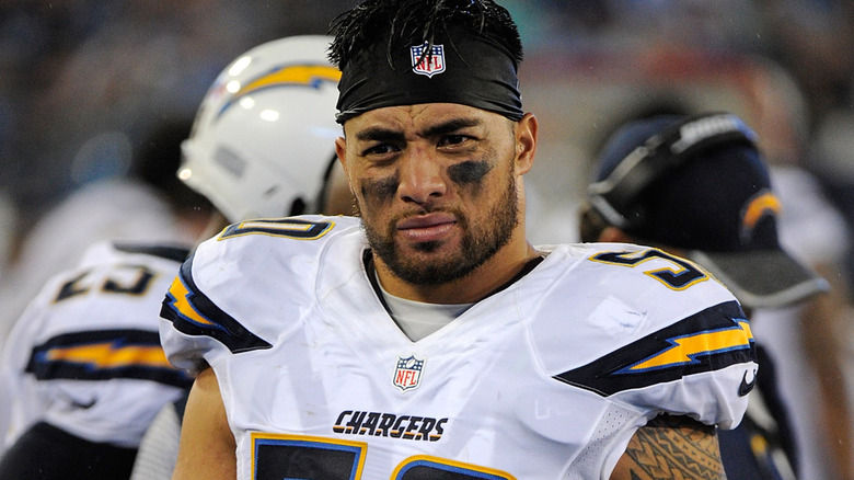 Manti Te'o playing football