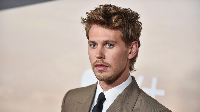 Austin Butler posing