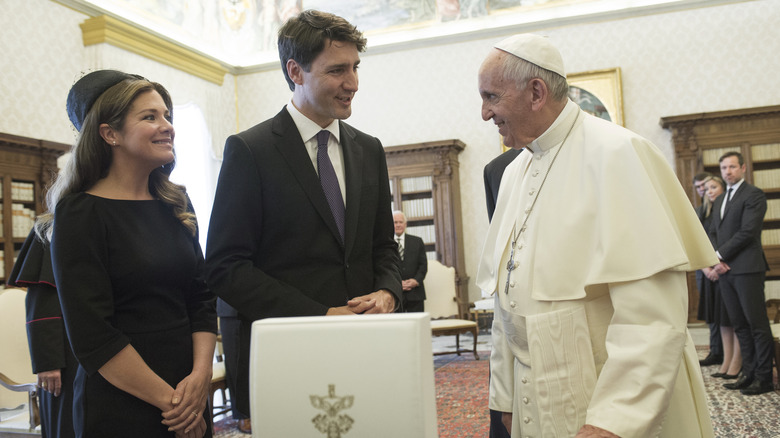 Sophie Grégoire Trudeau and Justin Trudeau talking to the Pope Francis