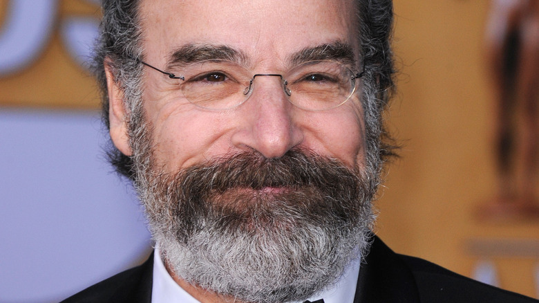 Mandy Patinkin smiles on the red carpet